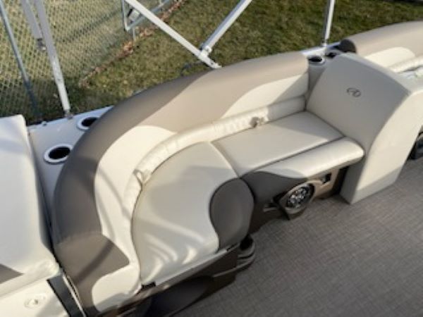 2023 Avalon LSZ Cruise 2 1985 Pontoon